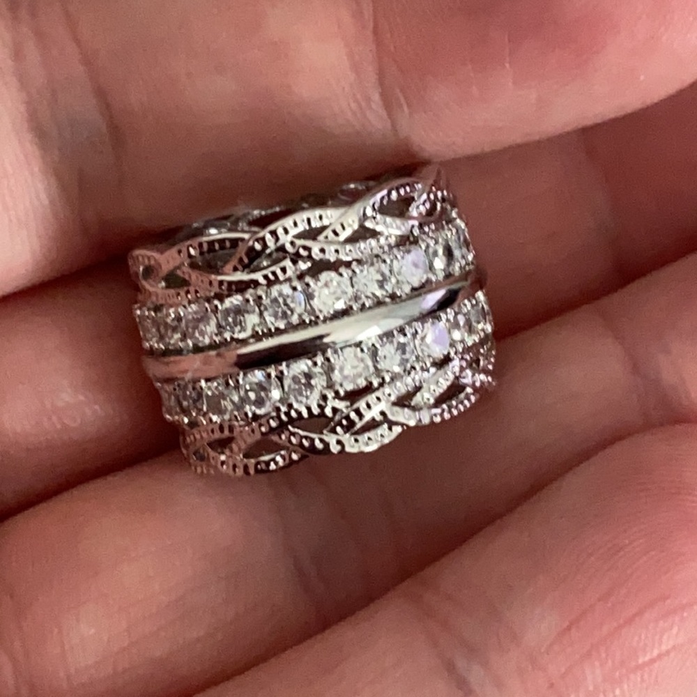 NEW Round Cut Luxury Diamond Ring - Picture 7 of 7